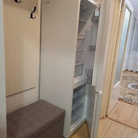 Apartment Central Room *